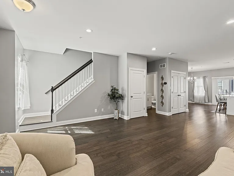 428 Hurst St — Photo 5