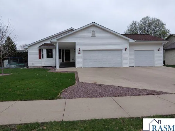430 Forest Heights Dr, North Mankato, MN 56003