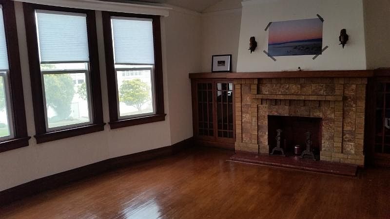1st image of 579 32nd Ave