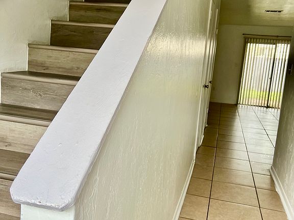 4th image of 2640 SW 38th Pl APT C