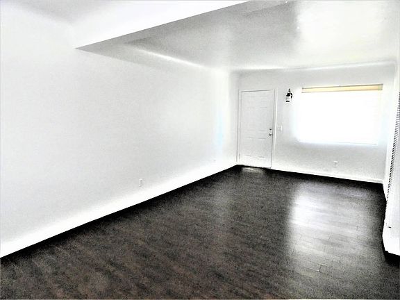 5th image of 547 E Dayman St #3