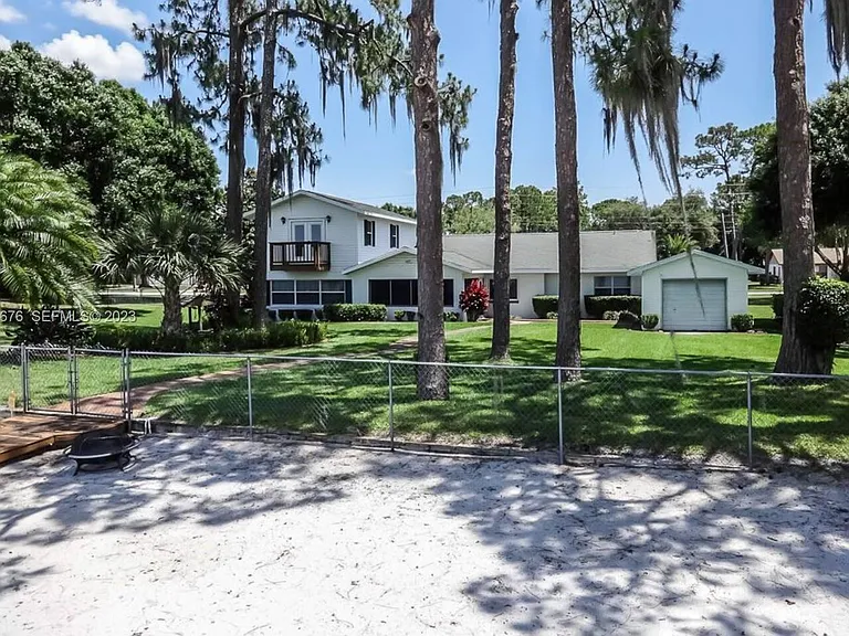 1608 Lake Clay Dr — Photo 3