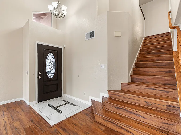 833 Joanna Dr — Photo 4