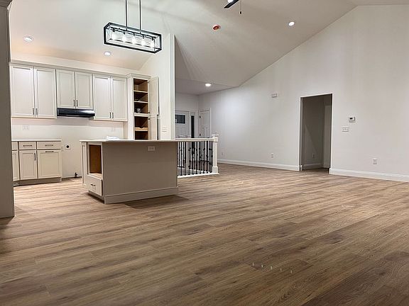 5th image of 614 Brendalyn Dr