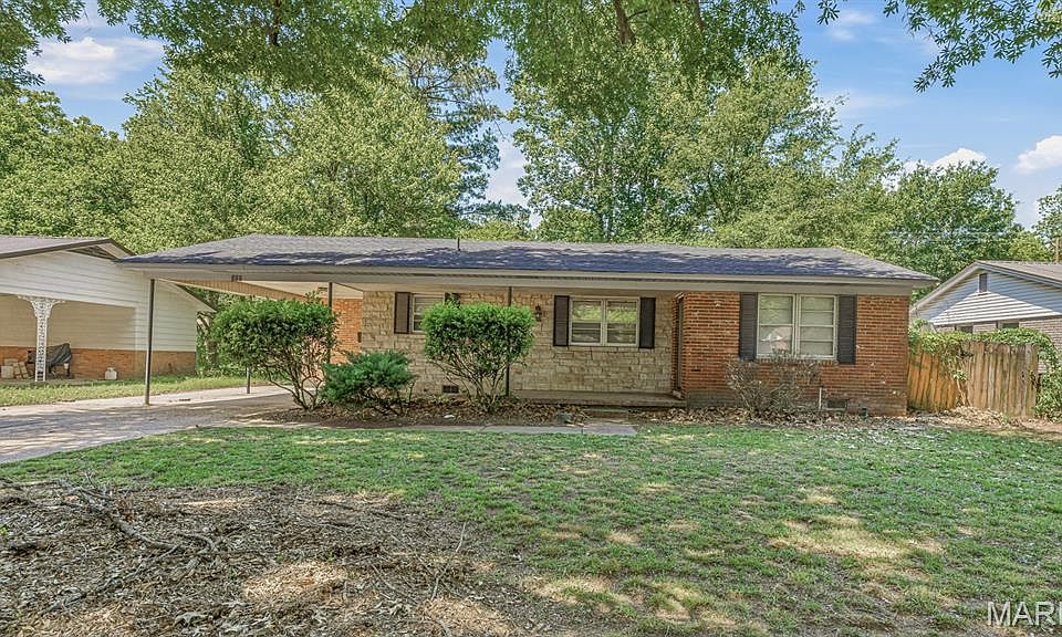 1st image of 301 E Linden Cir