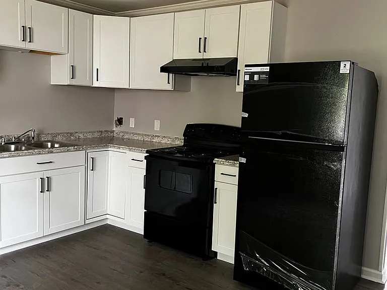 105 W Moore St — Photo 2