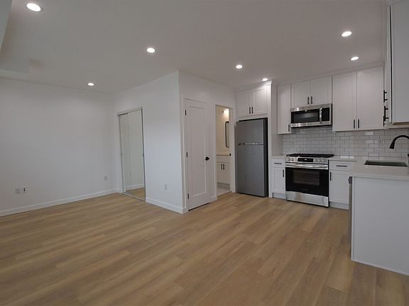 4th image of 13849 Chase St #23