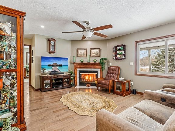 4th image of 1102 Main Dr