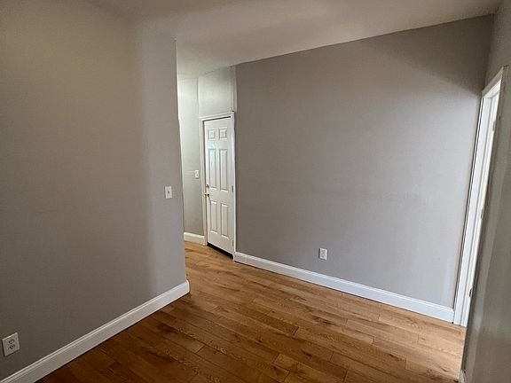 5th image of 168 Woodlawn Ave APT 3
