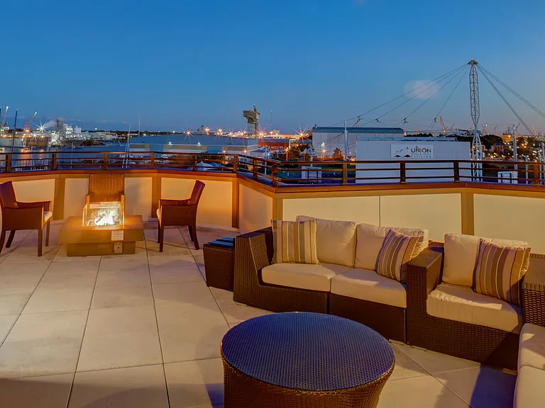 Harbor Vista at Crawford Street — Photo 19