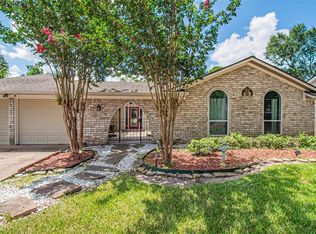 5611 Winding Way Dr, Houston, TX 77091