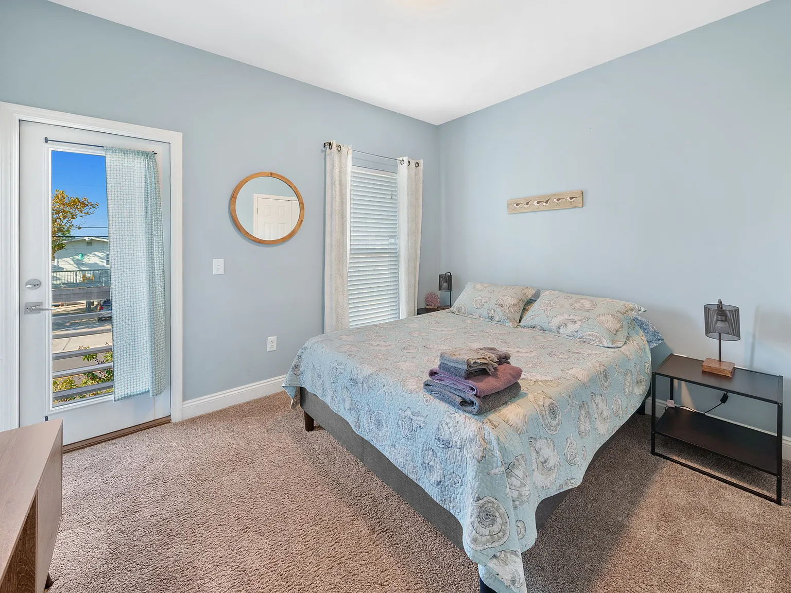 4 bed, 2.5 bath, 1824 sqft, $2,975 — Photo 4