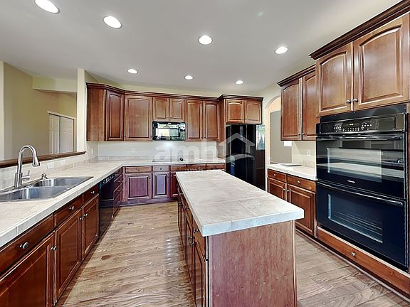 3rd image of 494 Stetson Ct
