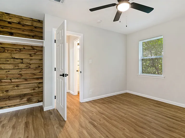 904 Bryan Dr — Photo 8