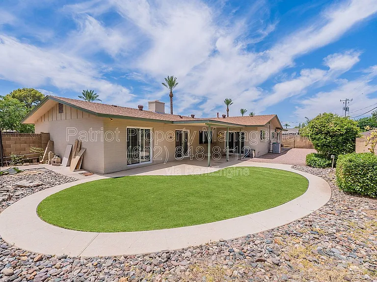 110 W Seldon Ln — Photo 44