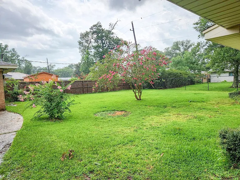 6510 Daisy Dr — Photo 2
