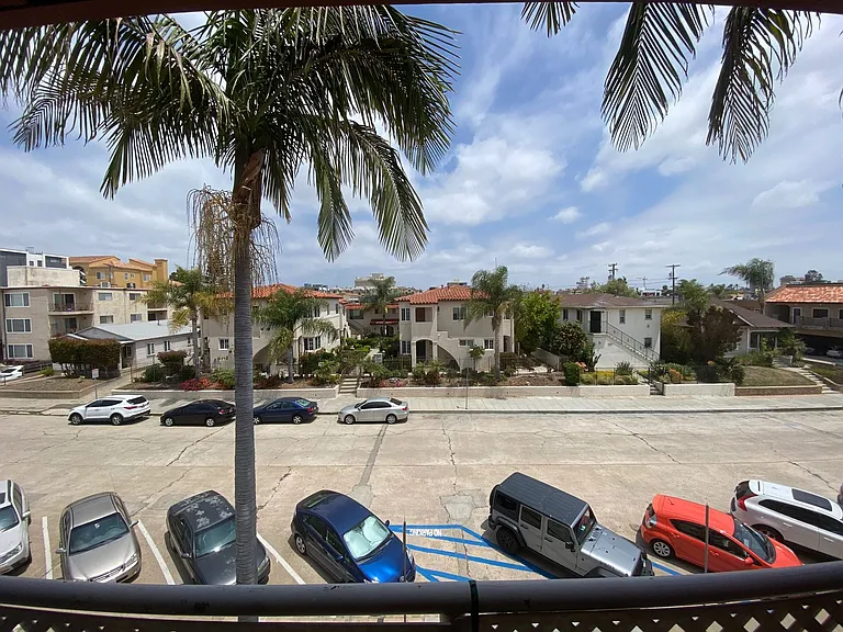 Hillcrest Palms Apartments — Photo 10