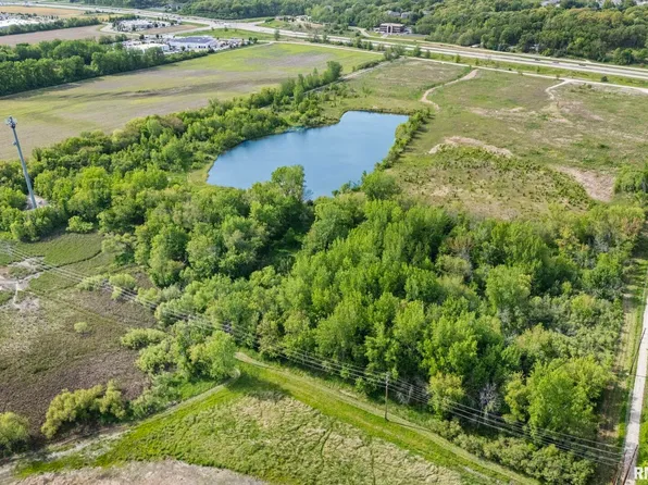 7300 John Deere Rd, Moline, IL 61265