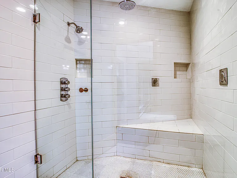 421 Irondale Dr #B — Photo 57