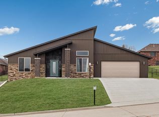 206 Paradigm Dr, Jefferson City, MO 65109