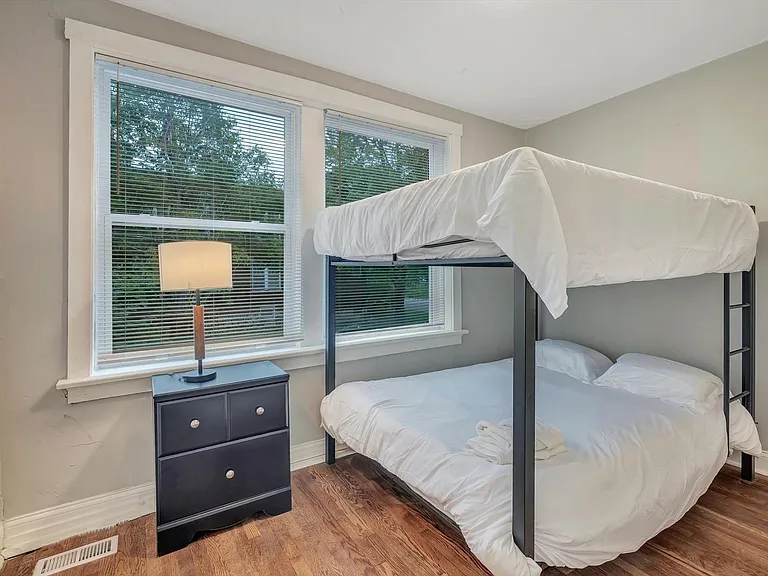 3106 Gurney Ave #1S — Photo 7
