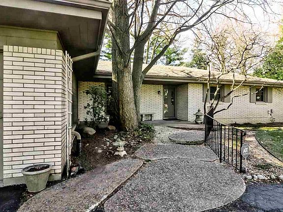 2nd image of 2101 Edgebrook Dr