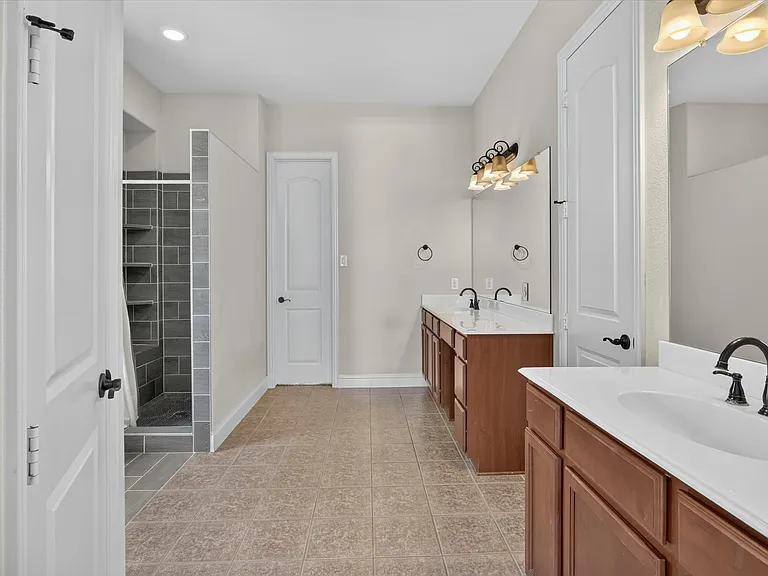 4635 Saginaw Ct — Photo 22