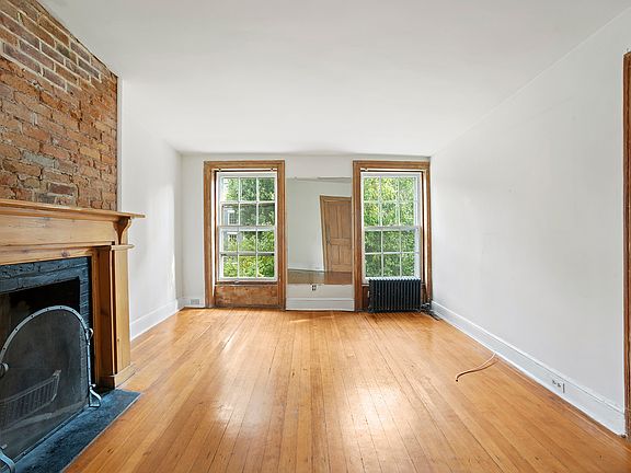 2nd image of 74 Mac Dougal St #4R