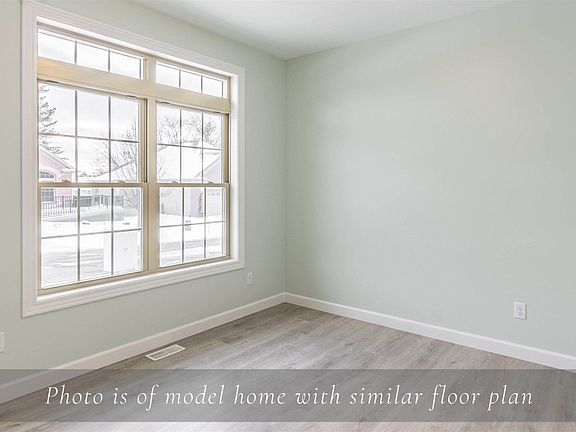 3rd image of 18135 Cloverleaf Dr S