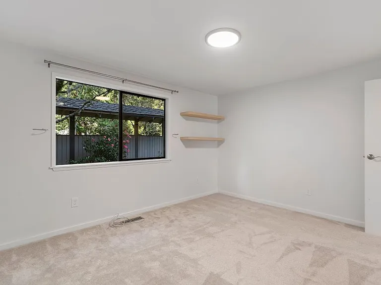 2217 Sahalee Dr W — Photo 12