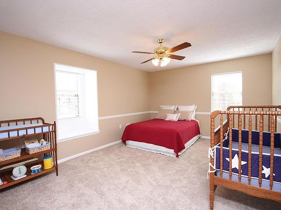 3rd image of 115 Lake Lorraine Cir