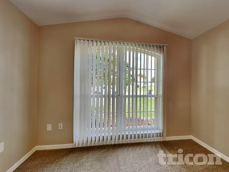 7641 Manor Dr — Photo 9