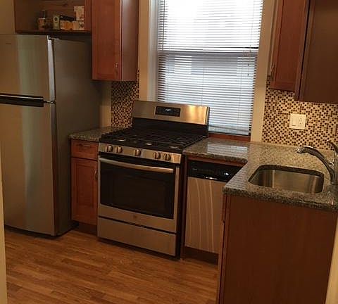 2nd image of 4020 N Clarendon Ave APT 2R