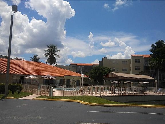 3rd image of 1800 N Lauderdale Avenue #1311
