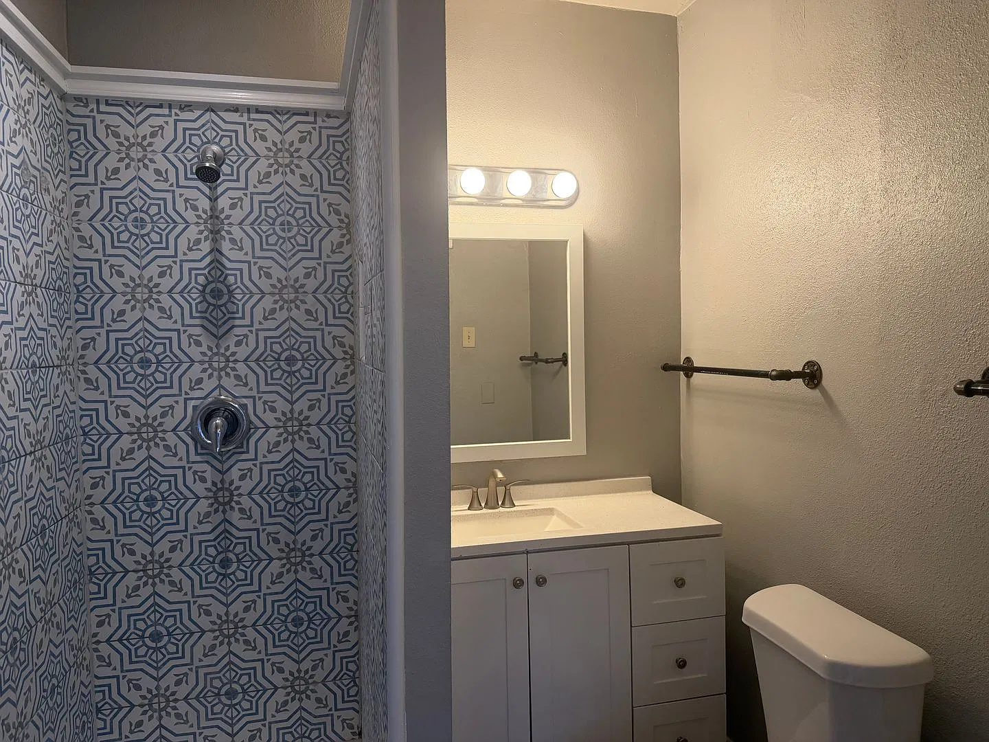 1-Bedroom Apartment in Tobin Hill — Photo 4