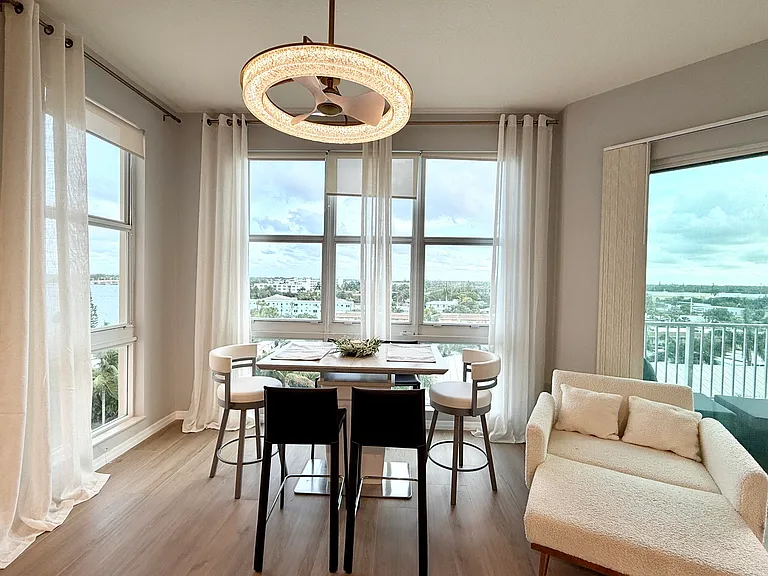 804 E Windward Way #Penthouse 15 — Photo 1