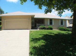 417 NW Springwood Dr, Blue Springs, MO 64015