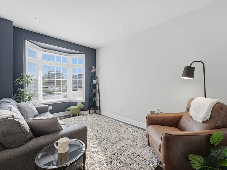18 Alex Campbell Cres — Photo 5