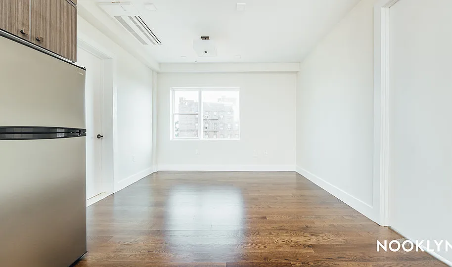 486 East 28th Street — Photo 4