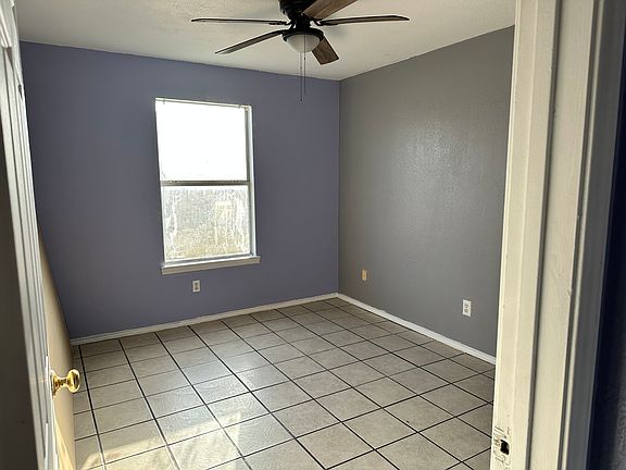 3rd image of 1704 Windward Dr #A