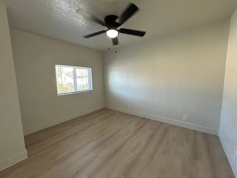 951 N Redwood Rd — Photo 7