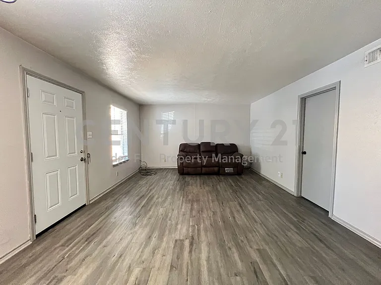 1108 N Elm St #3 — Photo 4