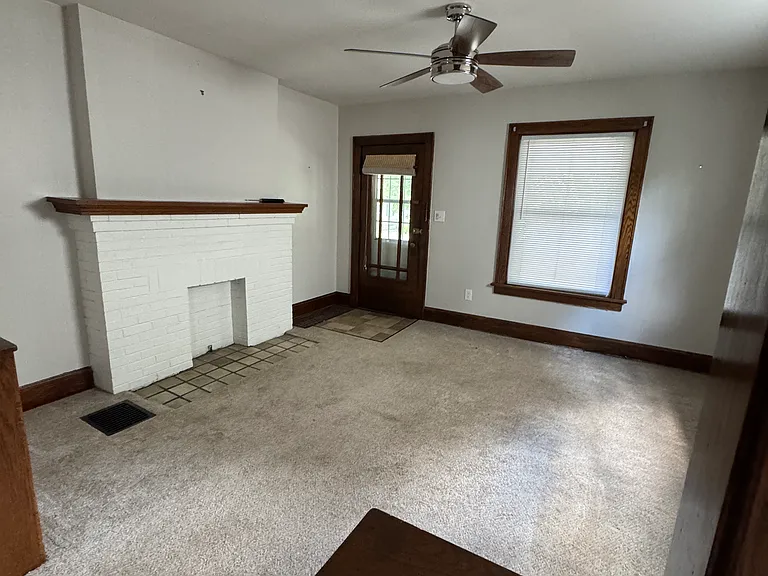 107 W Lakeview Ave — Photo 2