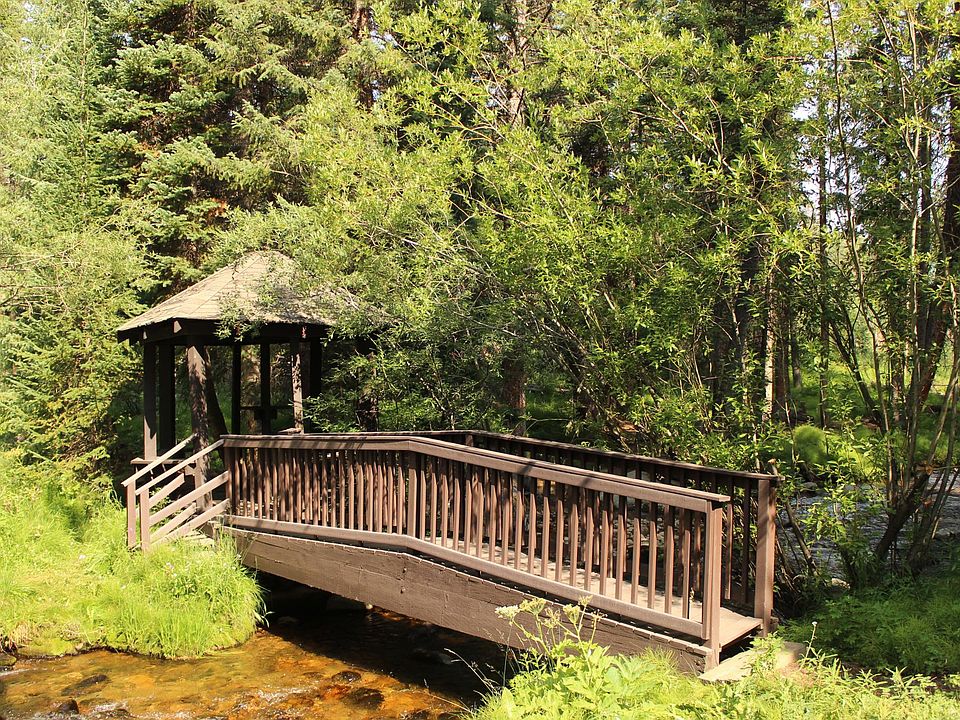 Creekside Condo shared gazebo.