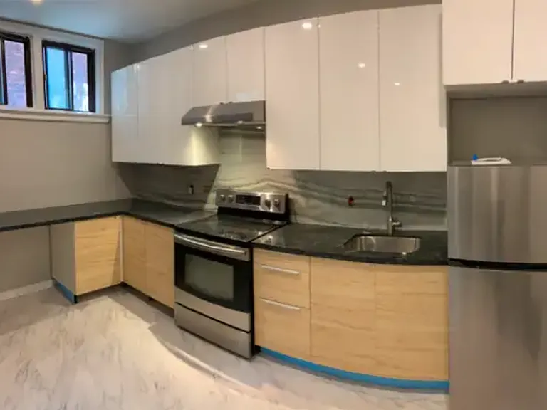 44 Victoria Ave S #1 — Photo 1
