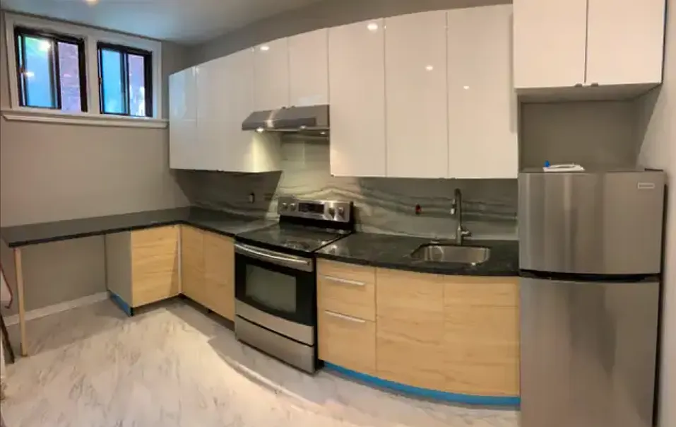 44 Victoria Ave S #1
