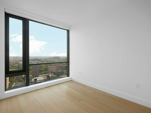 4th image of 10 City Pt APT 32N