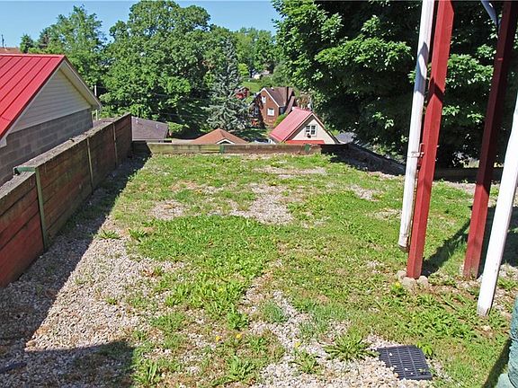 4th image of 111 Hardy St