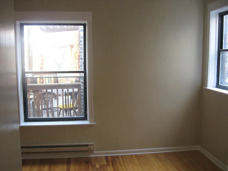W Waveland Ave — Photo 10