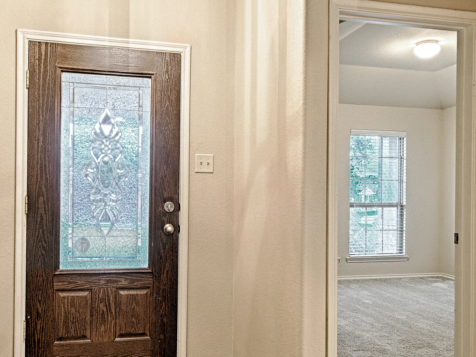 3 bed, 1672 sqft, $2,000 — Photo 2